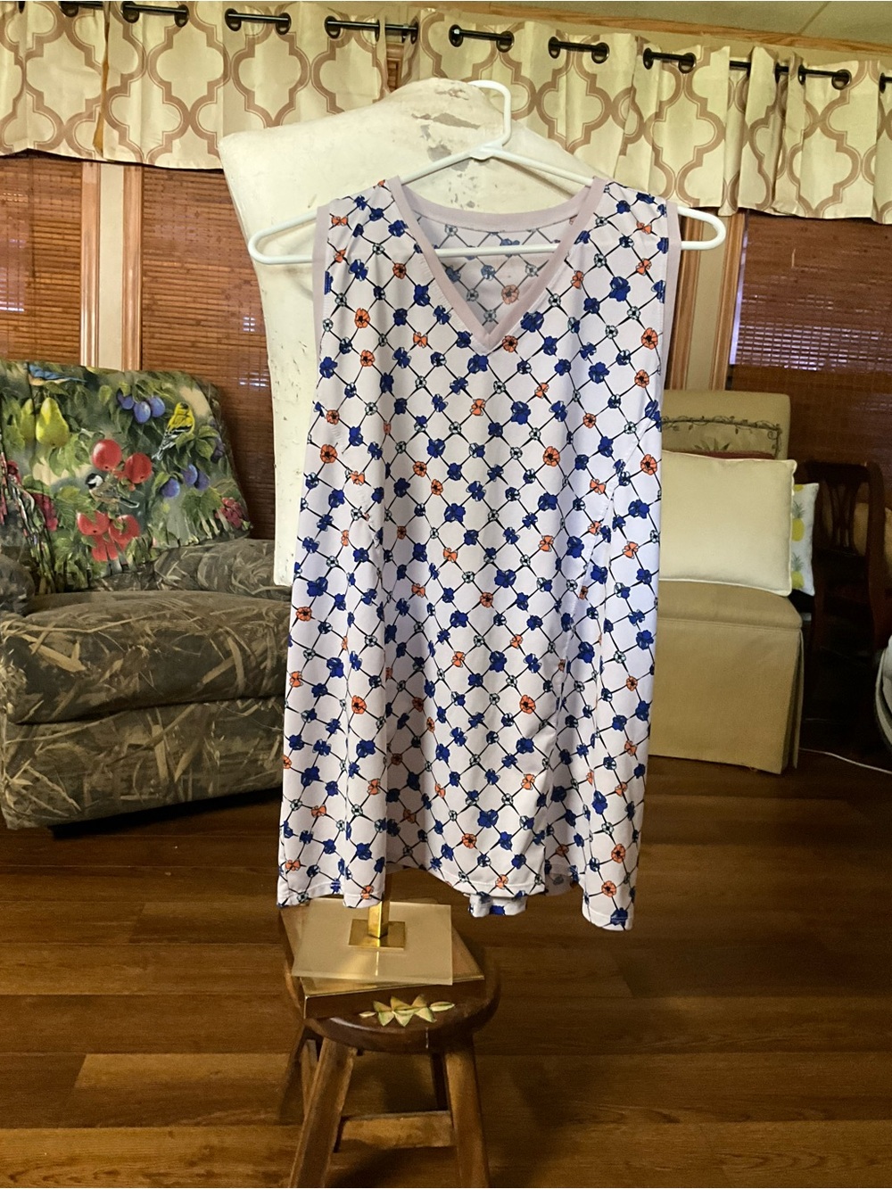 Tail size 2XL ladies sleeveless top